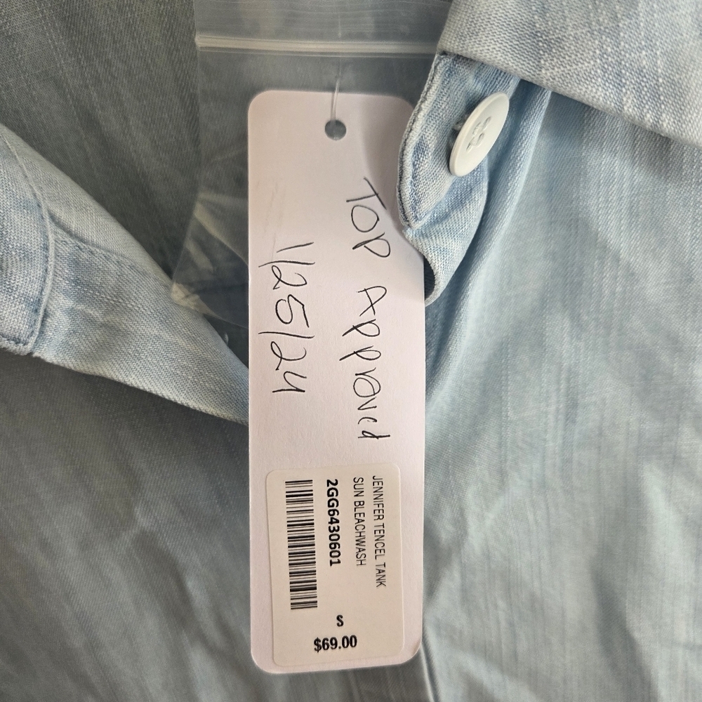 NWT Soft Surroundings Chambray Blue Button Front Sleeveless Shirt Size Small - Picture 4 of 5